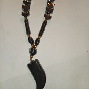 Elegant Black and Gold Necklace